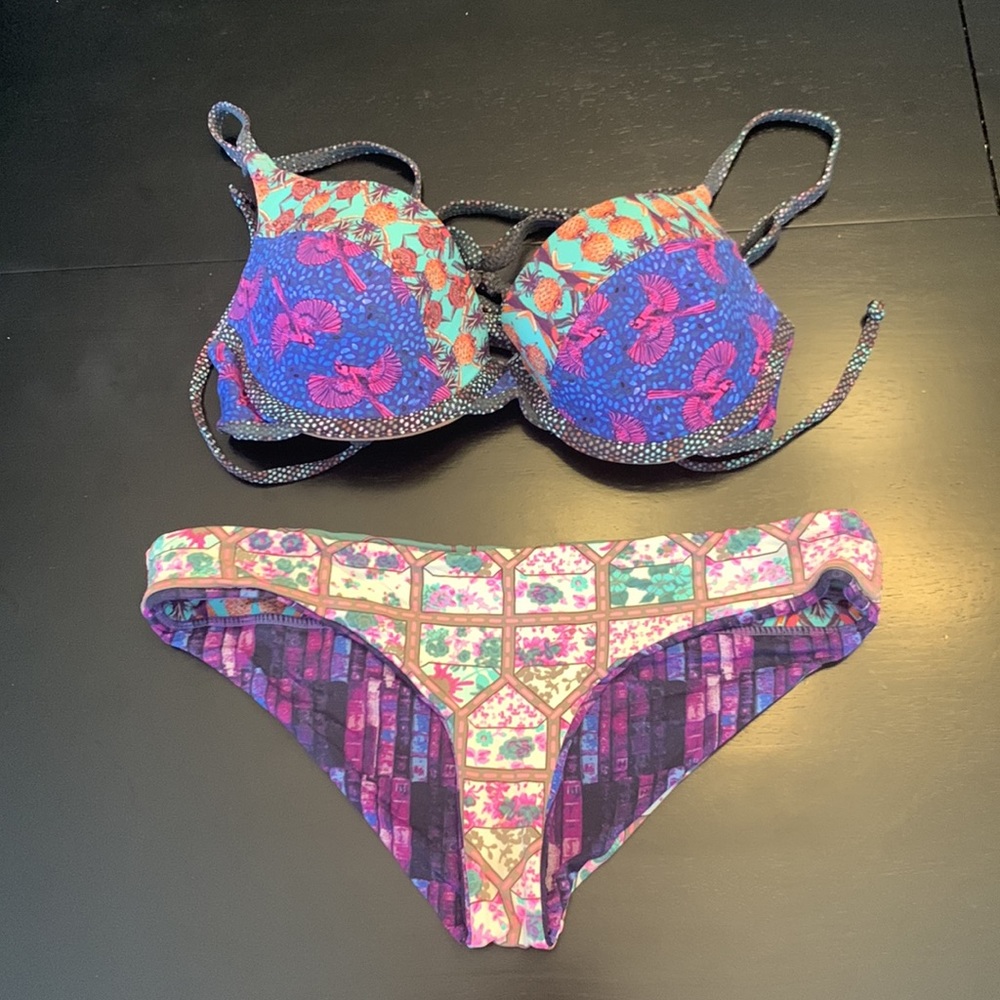 Maaji swim bikini. Reversible bottoms. Size: Medium - Picture 3 of 3